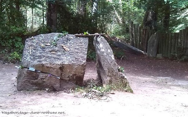 tombeau de merlin brocéliande