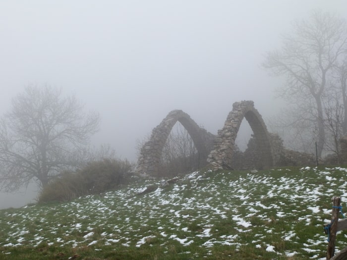 Ruine dans la brume 